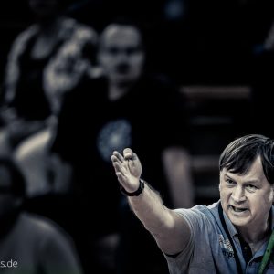 Aleksandar Knezevic im Spiel Frisch Auf Frauen - VfL Oldenburg