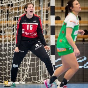 Anne Bocka haelt den 7m gegen Maxime Struijs Anne Bocka haelt den 7m gegen Maxime Struijs