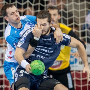 Baumgarten gegen Pevnov im Spiel TVB Stuttgart – VfL Gummersbach Baumgarten gegen Pevnov im Spiel TVB Stuttgart - VfL Gummersbach