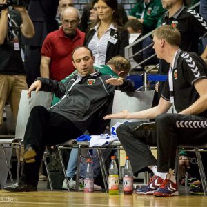 Bob Hanning und Volker Zerbe im Spiel Fuechse Berlin - Frisch Auf Goeppingen