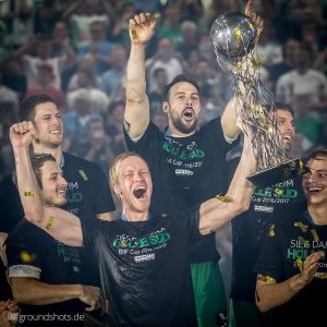 Christian Schoene mit dem EHF-Pokal Christian Schoene mit dem EHF-Pokal