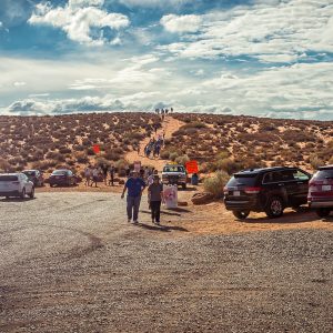 Der Parkplatz – von hier sind es zirka 20 Minuten Fussmarsch zum Horseshoe Bend Der Parkplatz - von hier sind es zirka 20 Minuten Fussmarsch zum Horseshoe Bend
