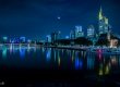 Die Frankfurter Skyline bei Nacht