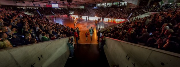 Einlauf von Mauel Spaeth in die EWS Arena6 Einlauf von Mauel Spaeth in die EWS Arena6