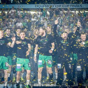 FRISCH AUF feiert den EHF-Pokal FRISCH AUF feiert den EHF-Pokal