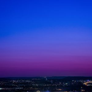 Fruehlingsfest und Mercedes-Benz-Stadion Stuttgart bei Nacht