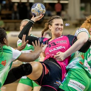 Julia Behnke im Spiel Frisch Auf Frauen - Tus Metzingen