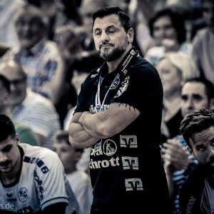 Ljubormir Vranjes im Spiel FRISCH AUF Goeppingen – Flensburg-Handewitt Ljubormir Vranjes im Spiel FRISCH AUF Goeppingen - Flensburg-Handewitt