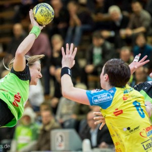 Nicole Dinkel und Seline Ineichen (Frisch Auf Goeppingen) im Spiel Frisch Auf Goeppingen Frauen - HC Leipzig