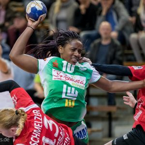 Pridence Kinlend im Spiel Frisch Auf Frauen - Thueringer HC