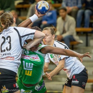 Prudence Kinlend im Spiel Frisch Auf Frauen - Rosengarten