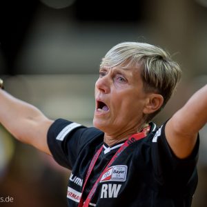 Renate Wolf im Spiel Frisch Auf Frauen - Bayer Leverkusen