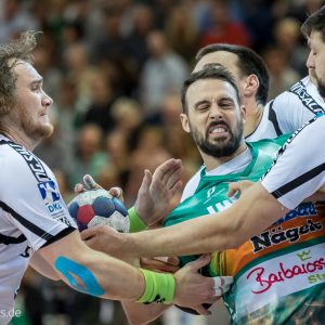 Tim Kneule im Spiel Frisch Auf Goeppingen - MT Melsungen