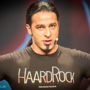 Buelent Ceylan mit seinem Programm Haardrock