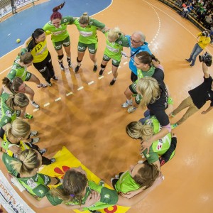 Feiernde Goeppingerinnen nach dem Frisch Auf Frauen - Bietigheim