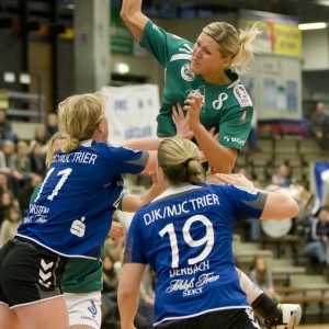 Birute Stellbrink  setzt sich durch  im Spiel FrischAuf Göppingen – DJK Trier