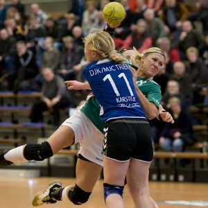 Birute Stellbrink  setzt sich durch im Spiel FrischAuf Göppingen – DJK Trier