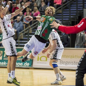 Manuel Spaeth (FRISCH AUF Goeppingen), im Vordergrund Nikola Marinovic (HSG Wetzlar) Im Spiel HSG Wetzlar – FRISCH AUF Goeppingen (Handball-Bundesliga) Manuel Spaeth (FRISCH AUF Goeppingen), im Vordergrund Nikola Marinovic (HSG Wetzlar) Im Spiel HSG Wetzlar - FRISCH AUF Goeppingen (Handball-Bundesliga)