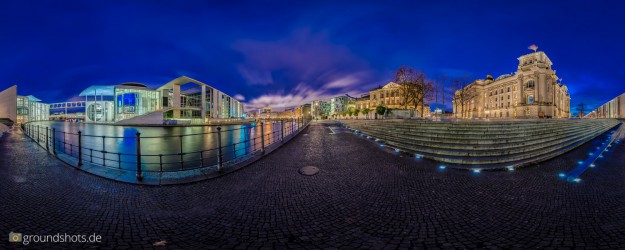 360-Gard-Panorama-an-der-Spree-der-Reichstag-und-das-Abgebordetenhaus