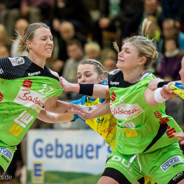 Nicole-Dinkel-und-Seline-Ineichen-Frisch-Auf-Goeppingen-im-Spiel-Frisch-Auf-Goeppingen-Frauen-HC-Leipzig
