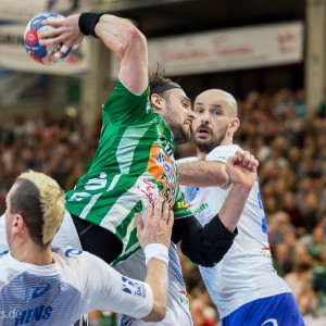 Tim Kneule im Spiel Frisch Auf Goeppingen - HSV Hamburg